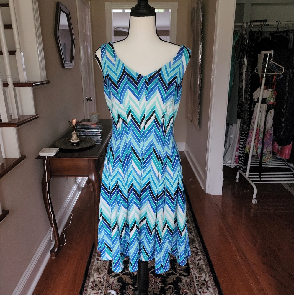 Super cute Gabby Skye Dress Sz 4